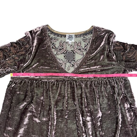 NWT Ivy Jane Embroidered Crushed Velvet Bell Sleeve Babydoll Top Size Small - Picture 8 of 10